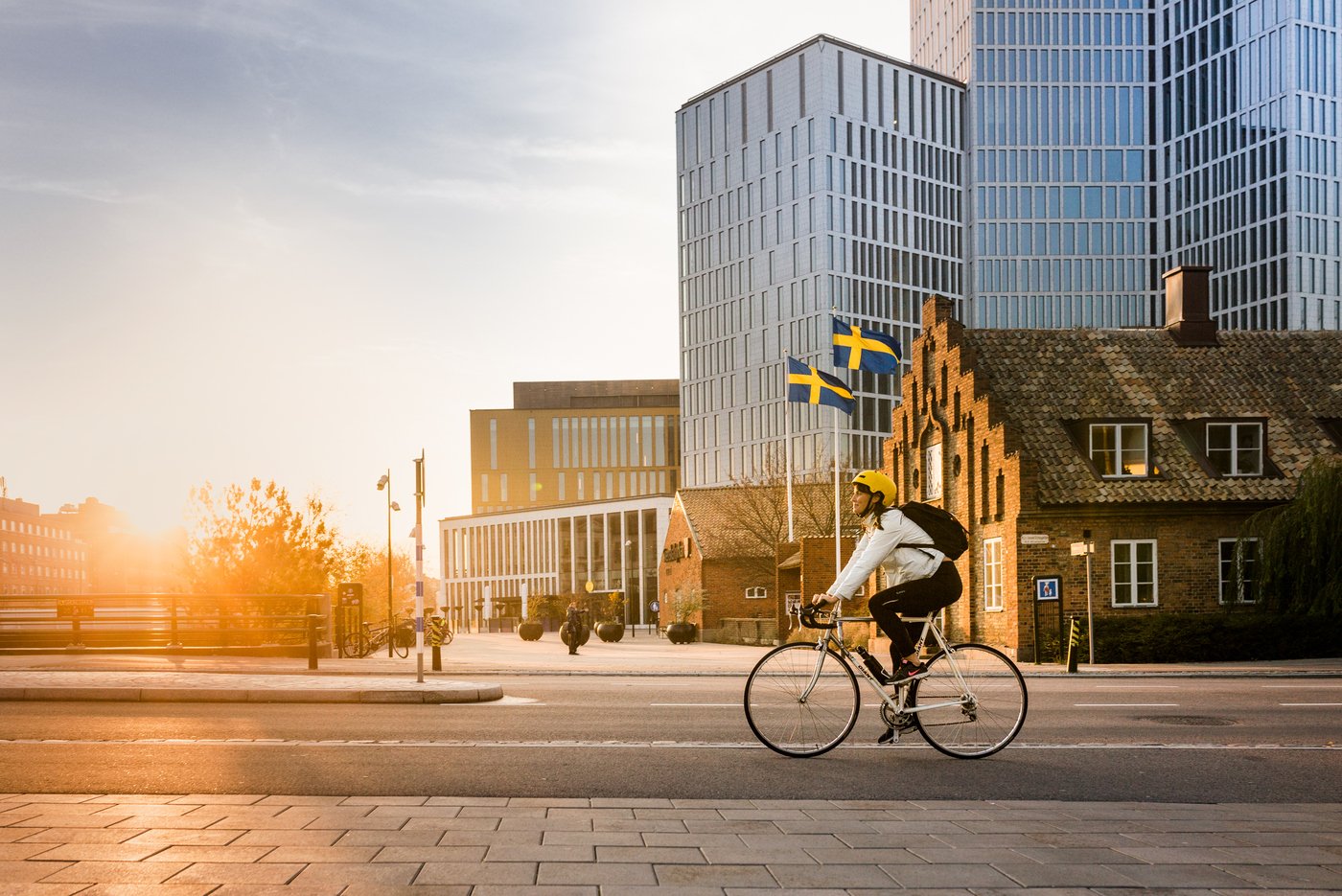 Cyklist utanför Malmö Live